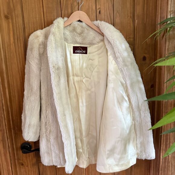 Jordache Vintage Faux Fur Glam Winter Mid-Length Coat in Ivory - Picture 3 of 8